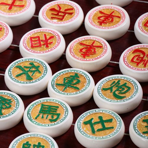 Ni sư Thích Nữ Liên Thanh cùng các bác sỹ tại phòng khám.